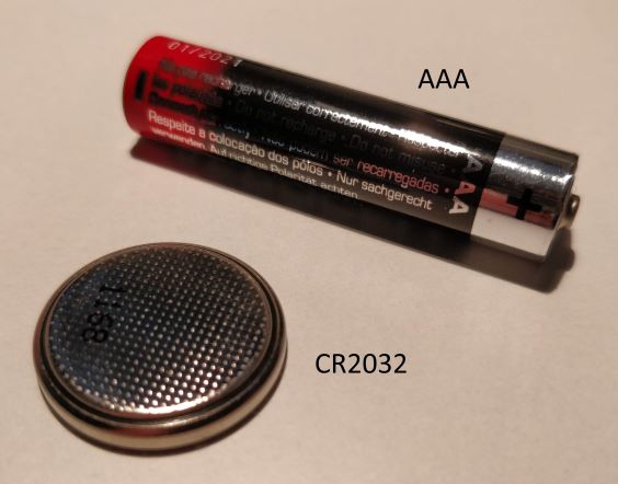 AAA und CR2032 Batterie